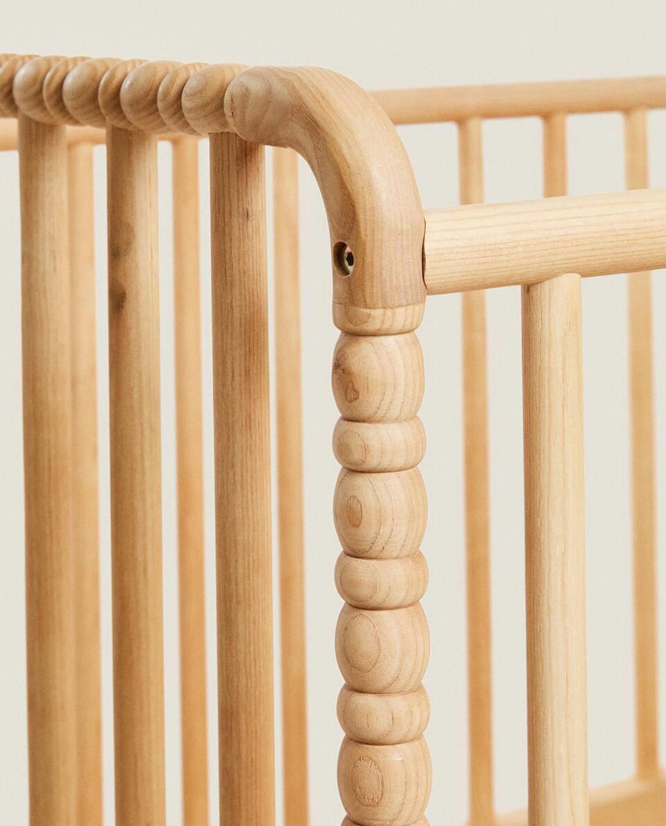 ENGRAVED WOODEN COT