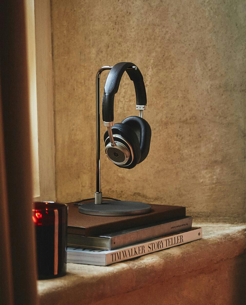 MASTER & DYNAMIC HEADPHONE CHARGER STAND