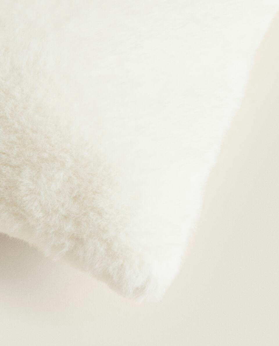 PEANUTS? FAUX FUR CUSHION COVER