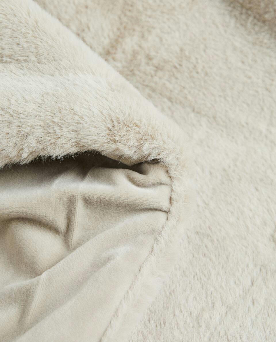 FUR BLANKET