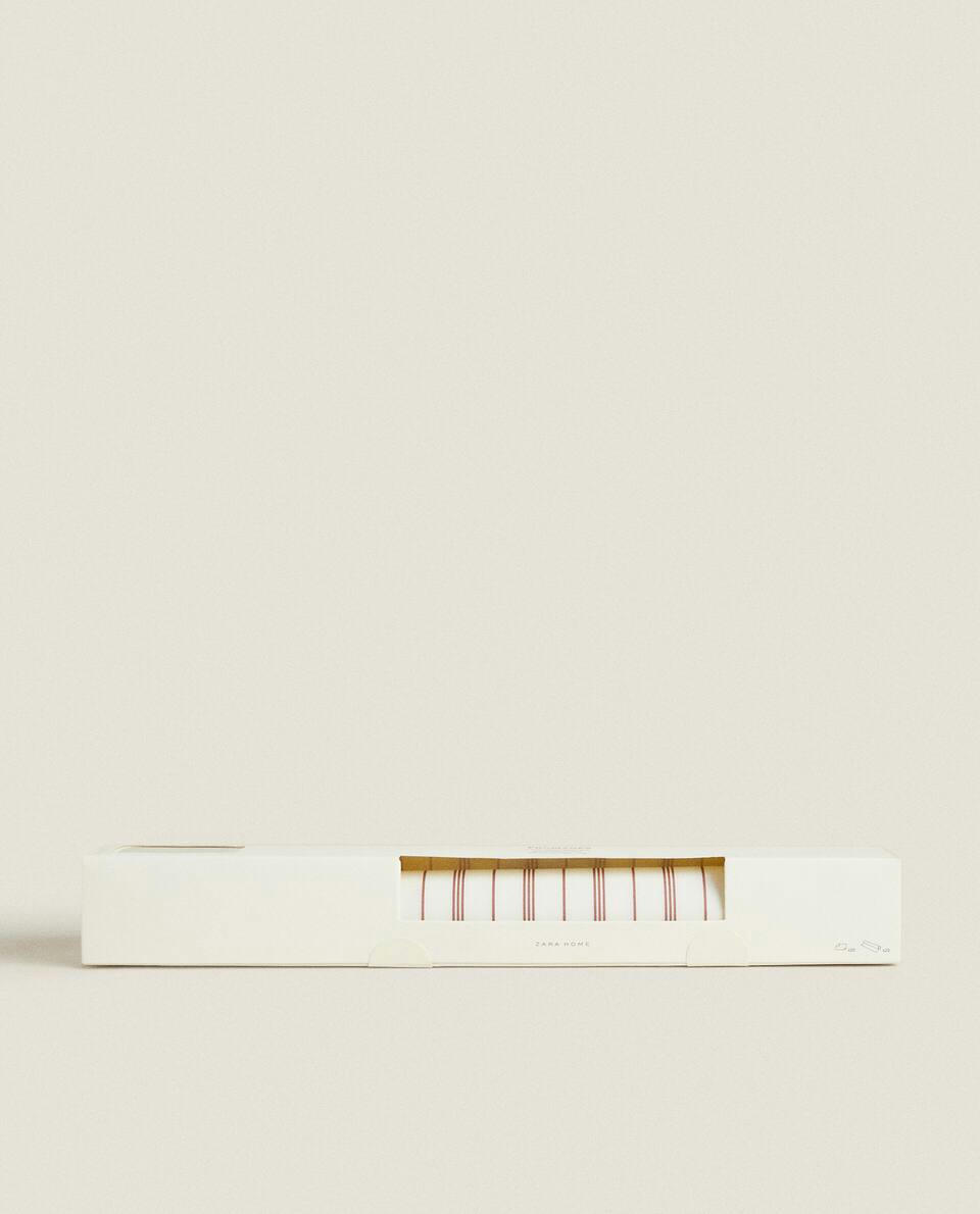 PACK OF STRIPED CHEESE PAPER