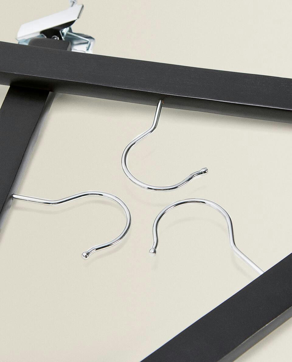 LACQUERED WOODEN SKIRT HANGER (SET OF 3)