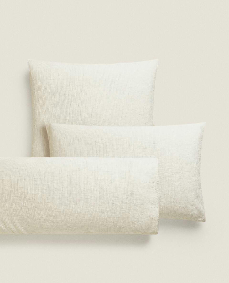 PILLOWCASE WITH RAISED QUILT BEDSPREAD EFFECT