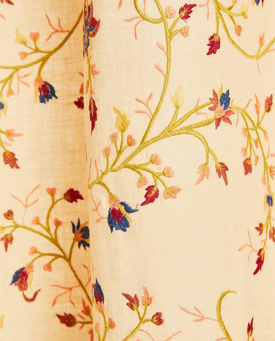 CURTAIN WITH FLORAL EMBROIDERY