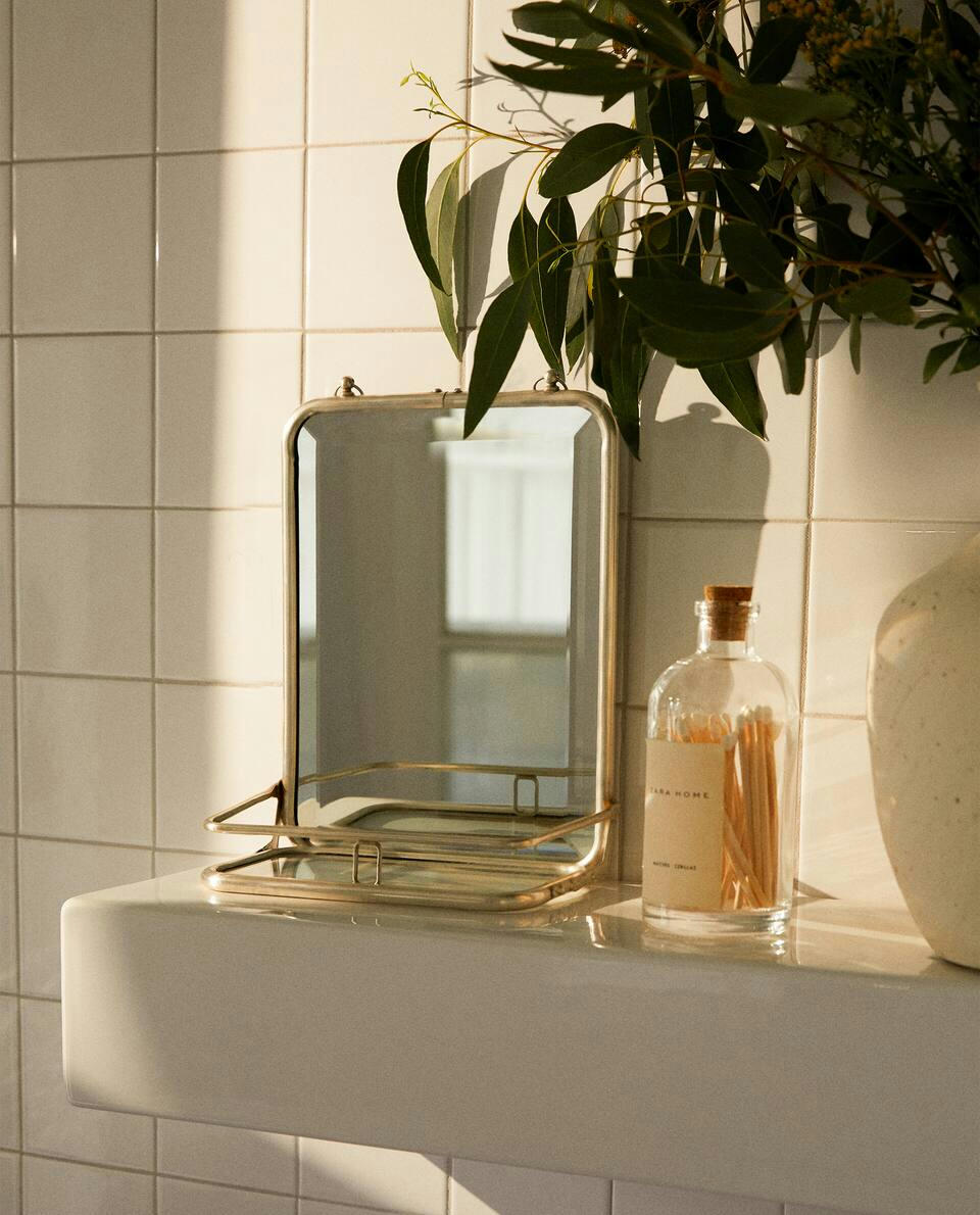 WALL MIRROR WITH CHAIN