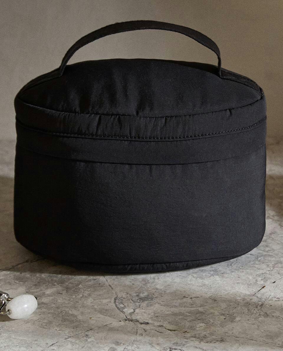 OVAL TECHNICAL FABRIC TOILETRY BAG