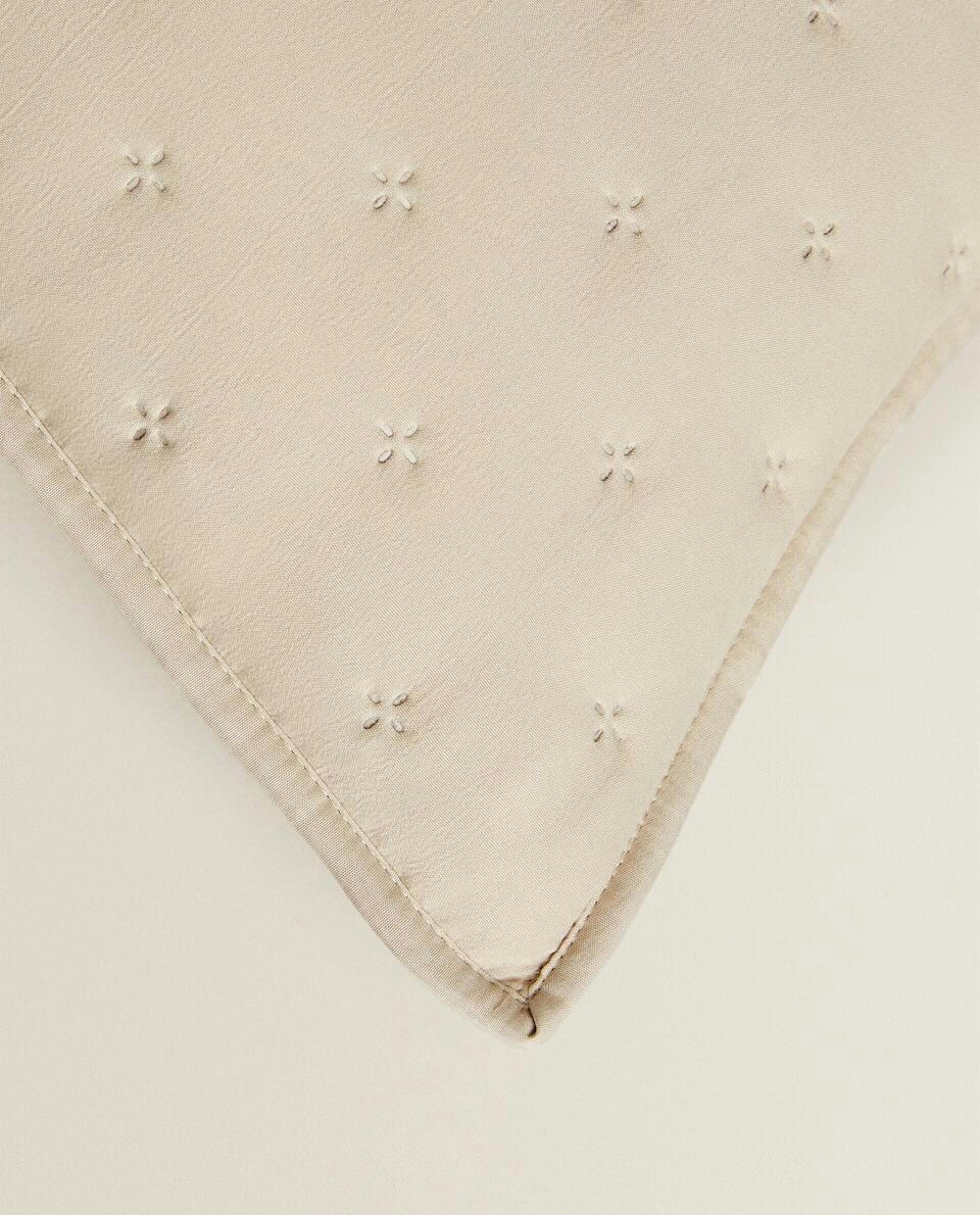 QUILTED DOTTED CUSHION COVER