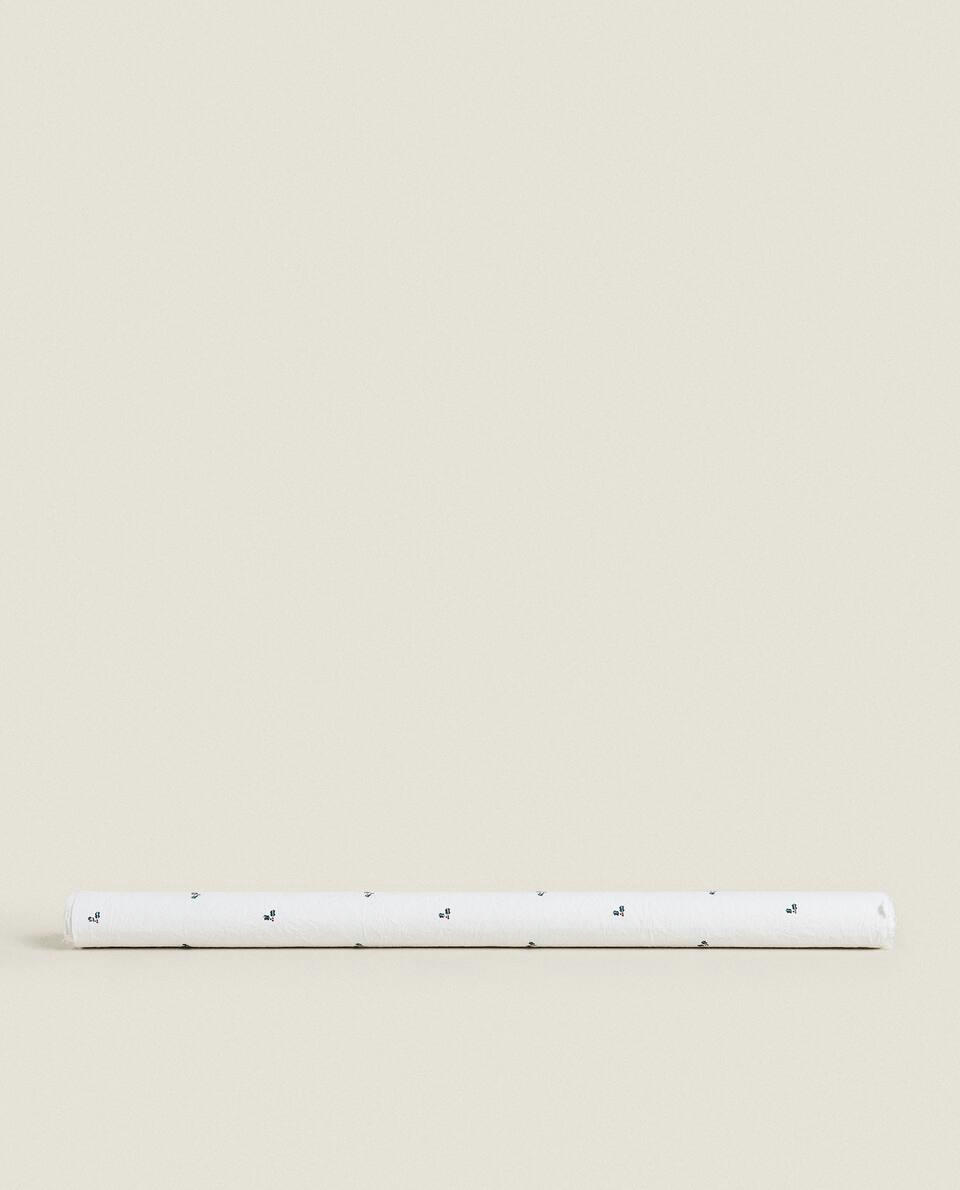 CHRISTMAS HOLLY GIFT WRAPPING PAPER