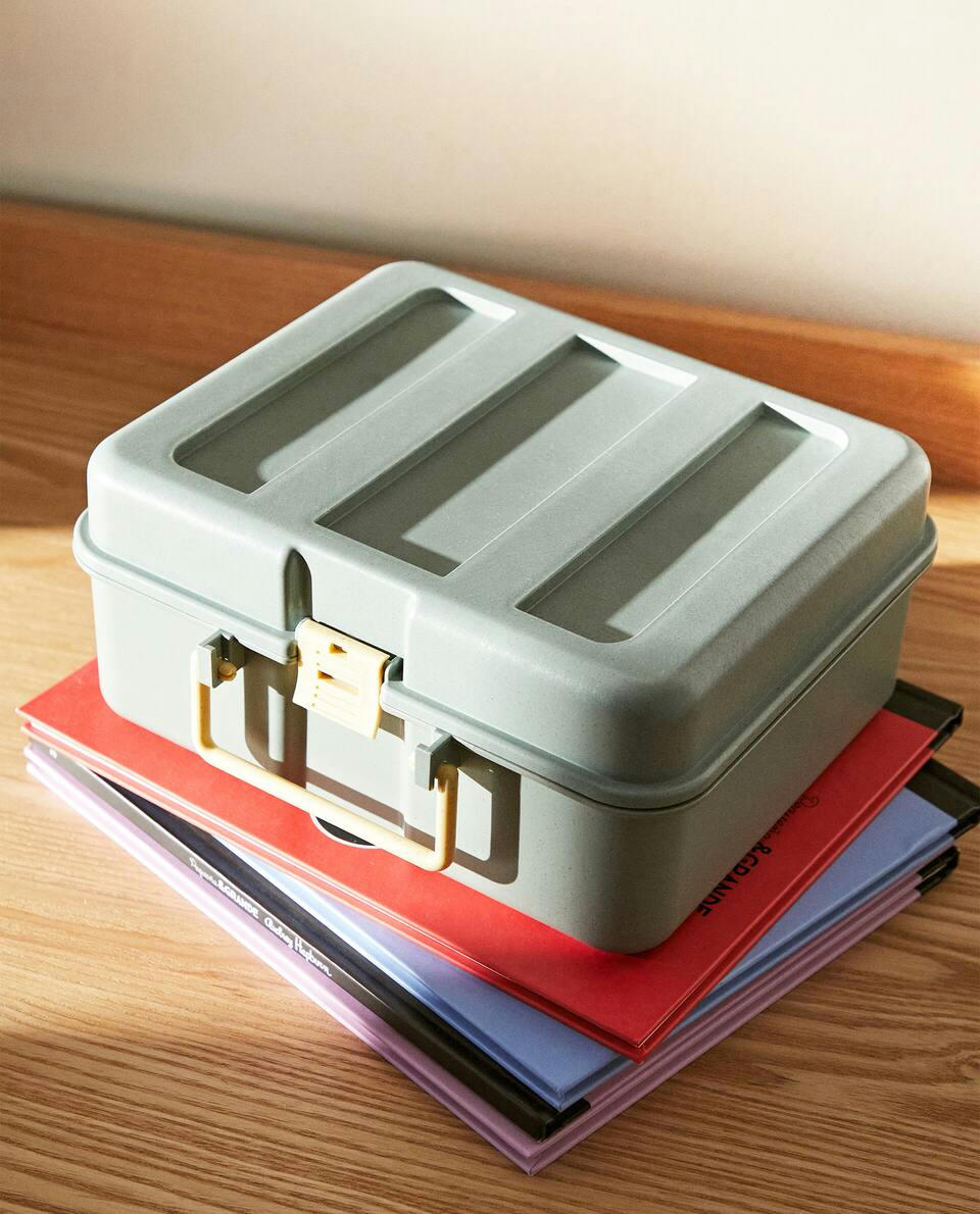 BRIEFCASE WITH HANDLE