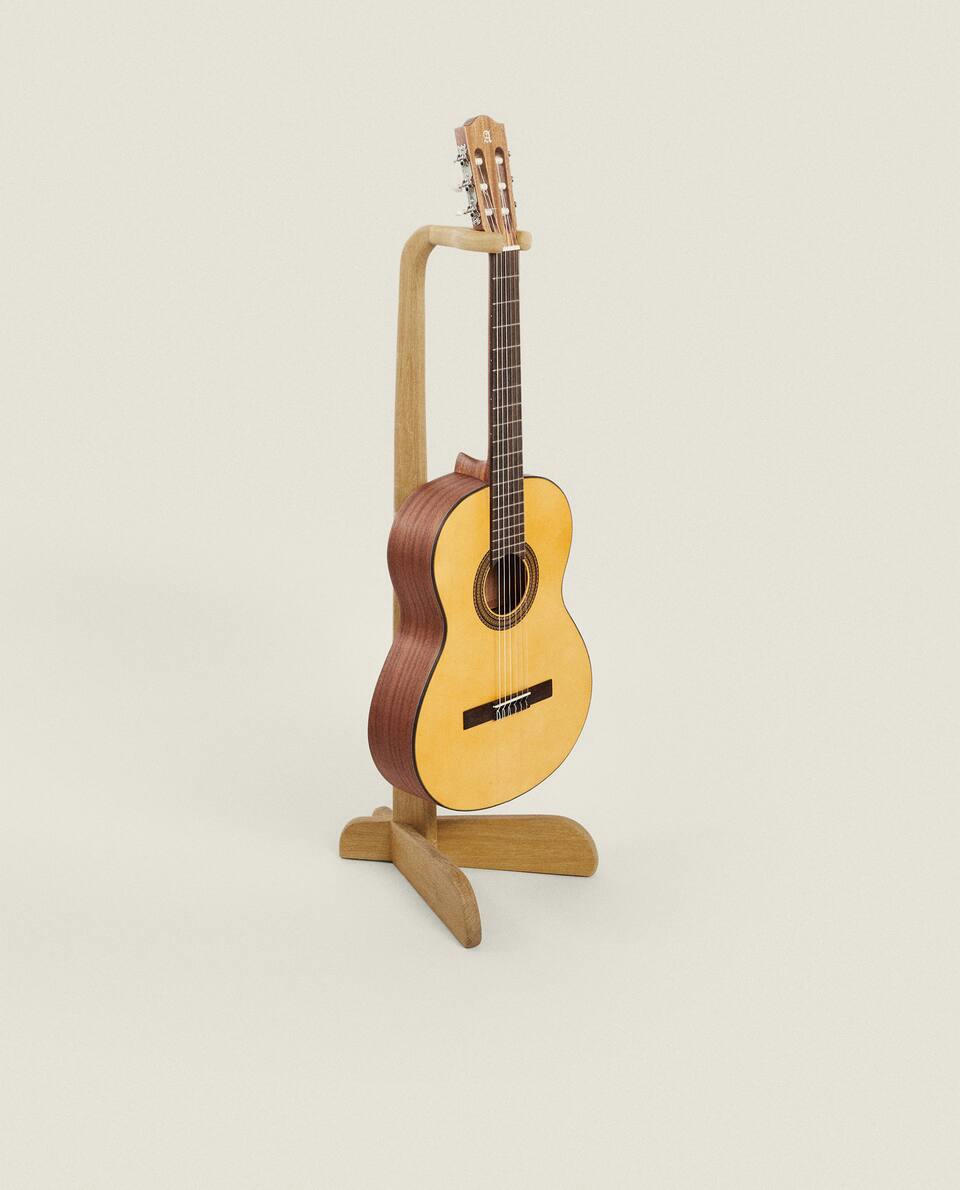 ALHAMBRA CLASSICAL GUITAR