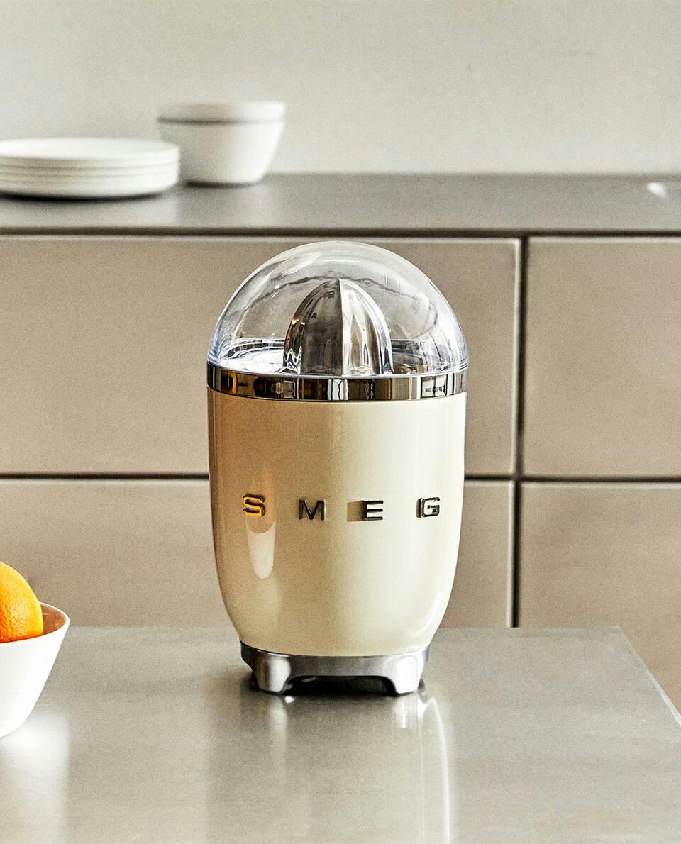 SMEG JUICER