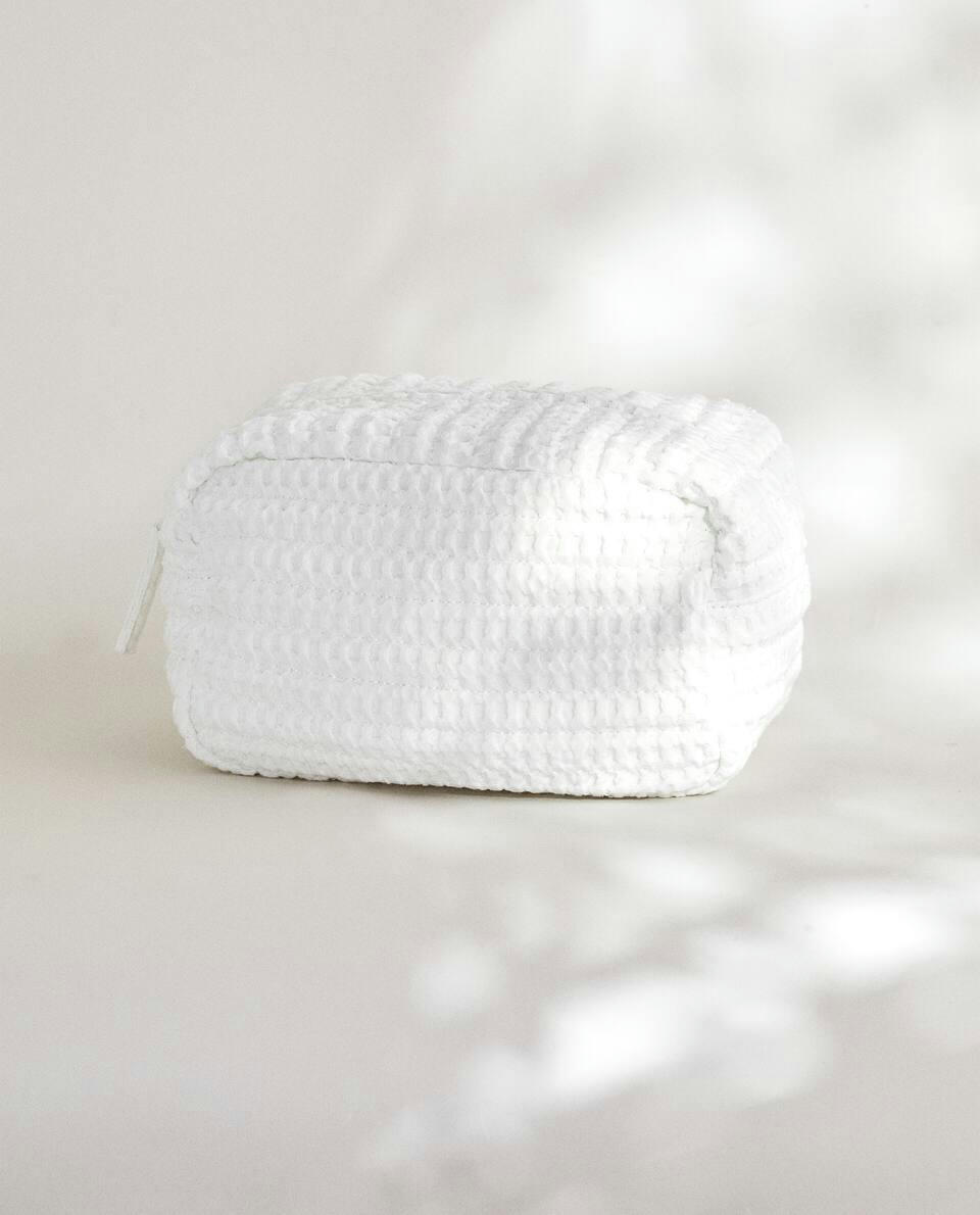 WAFFLE-KNIT FABRIC TOILETRY BAG