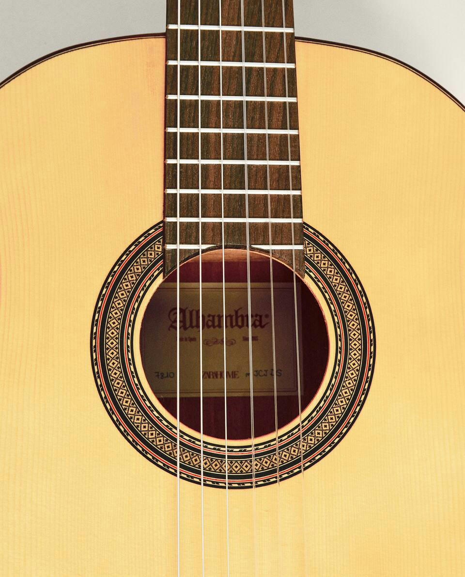 ALHAMBRA CLASSICAL GUITAR
