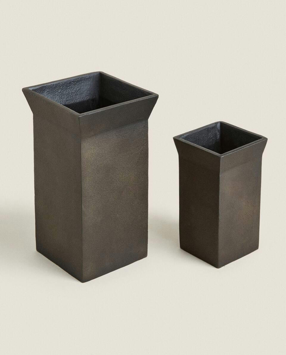 DARK METAL VASE