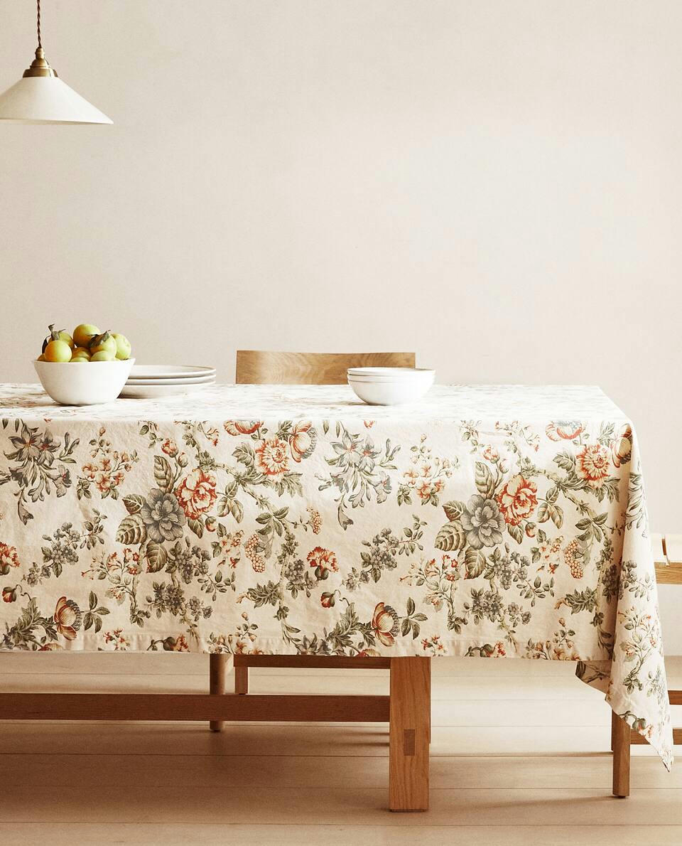FLORAL PRINT TABLECLOTH