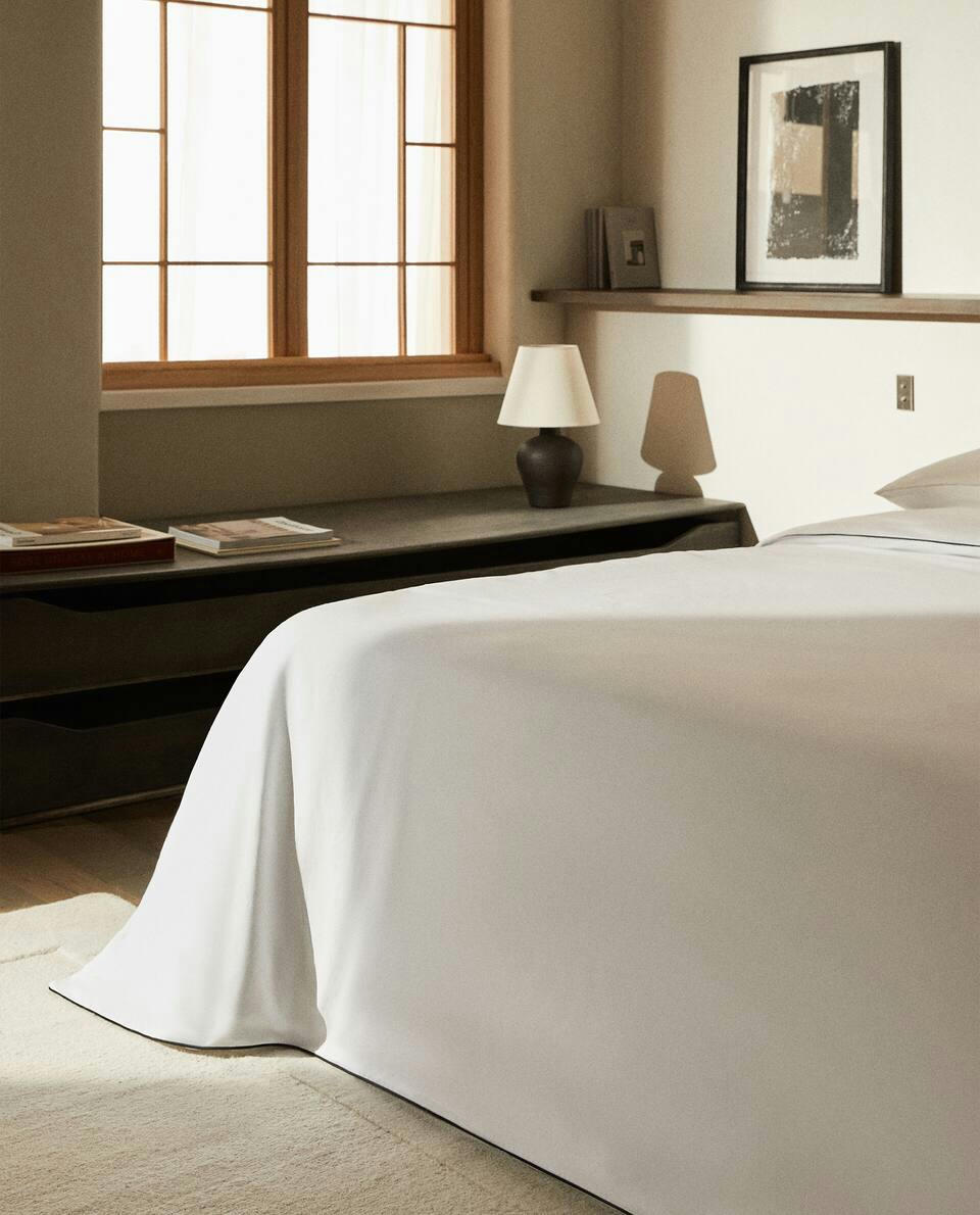 DUVET COVER WITH COLOURED PIPING DETAIL