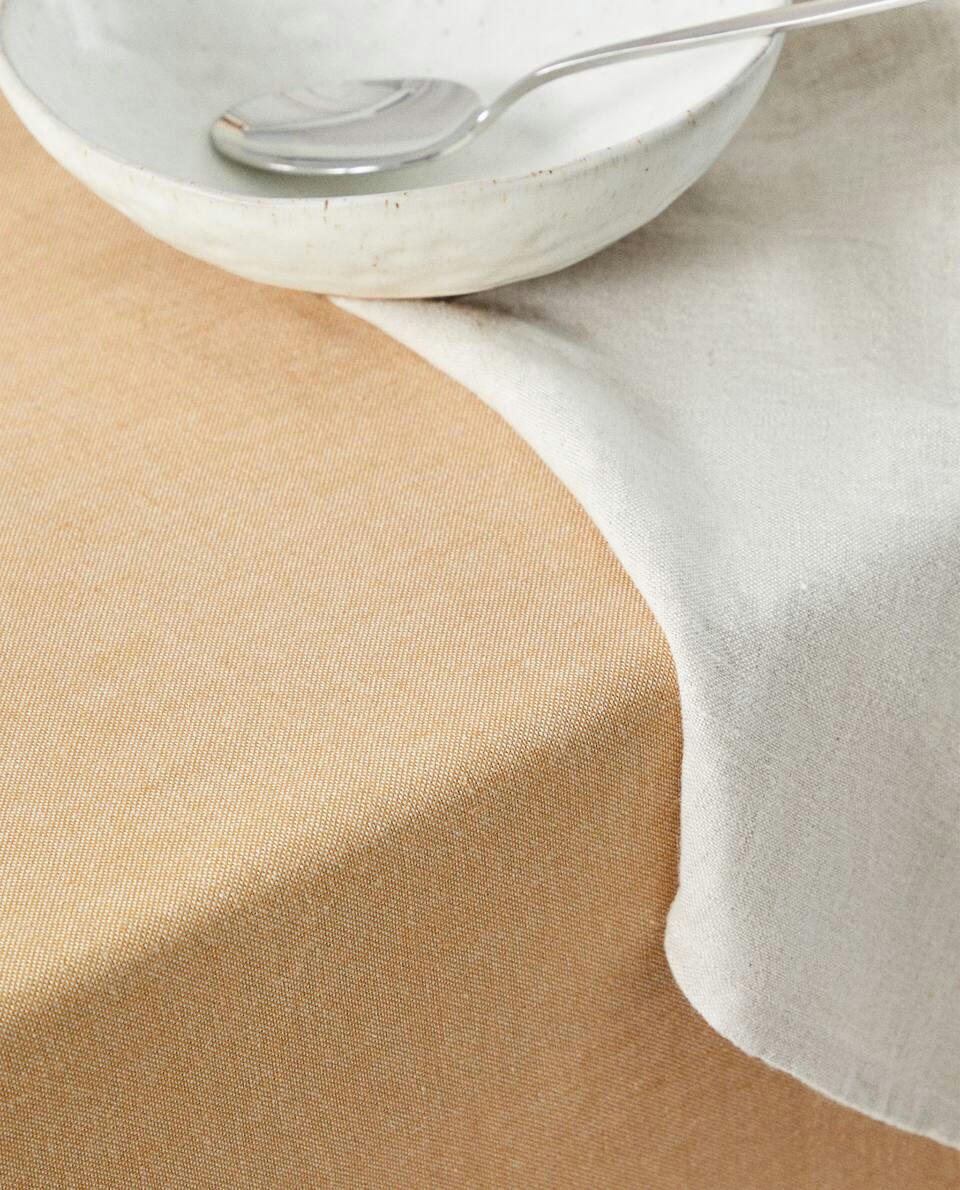 SCALLOPED TABLECLOTH
