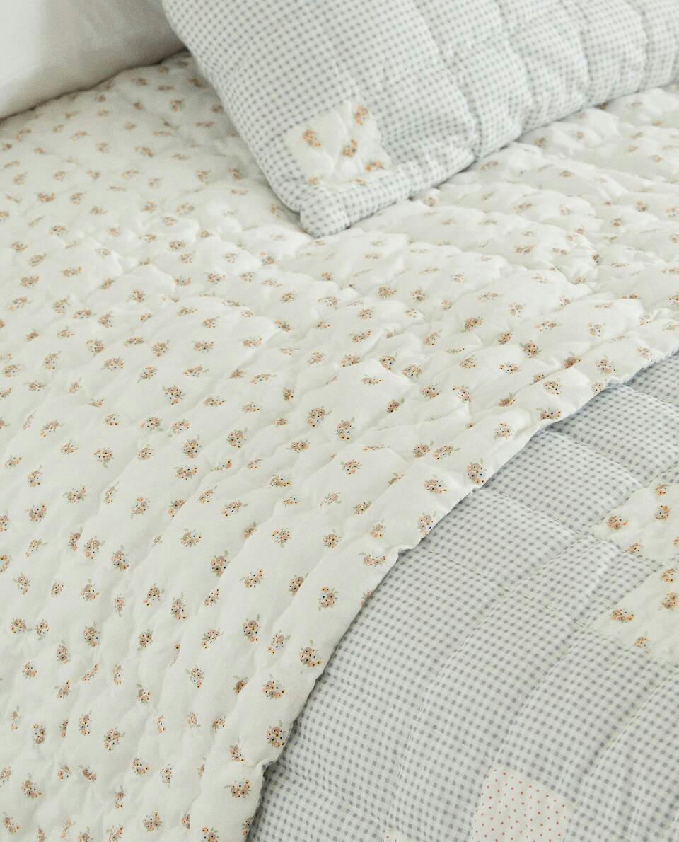 FLORAL PATCHWORK QUILT