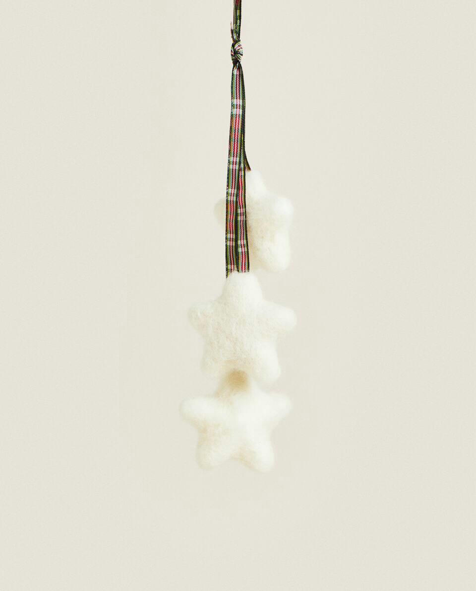 FELT CHRISTMAS DECORATION WITH TARTAN STARS