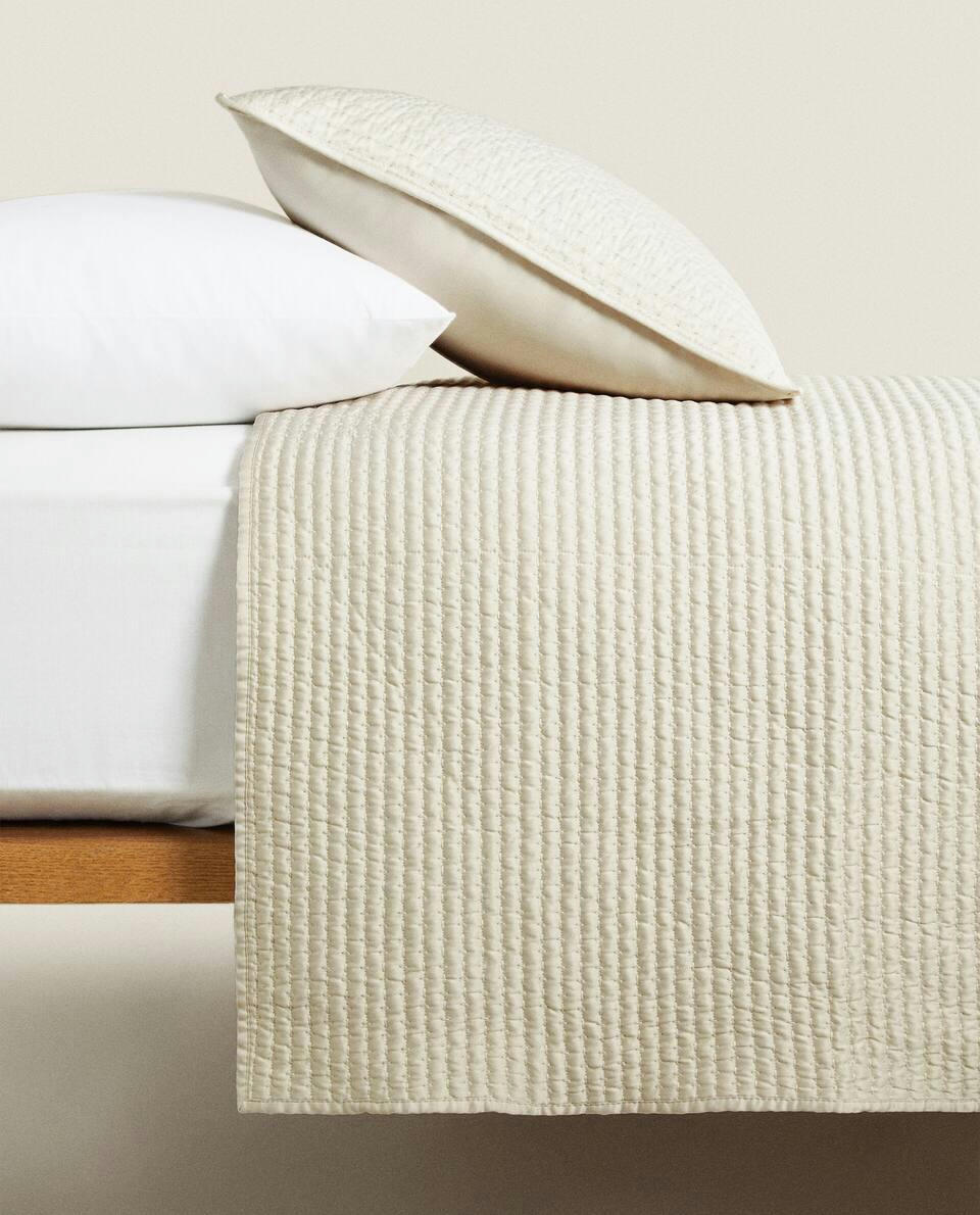 QUILT WITH TOPSTITCHING