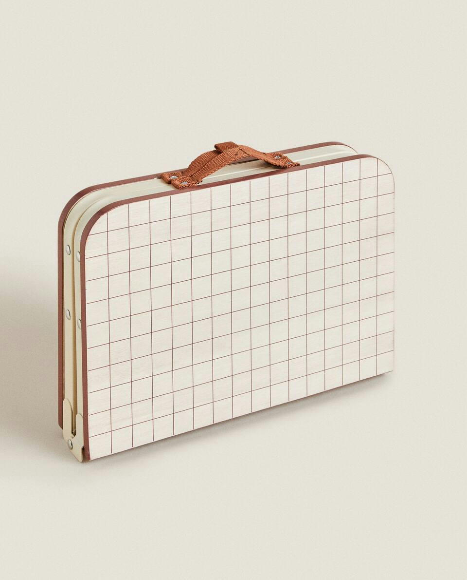 SMALL FOLDABLE TABLE CASE