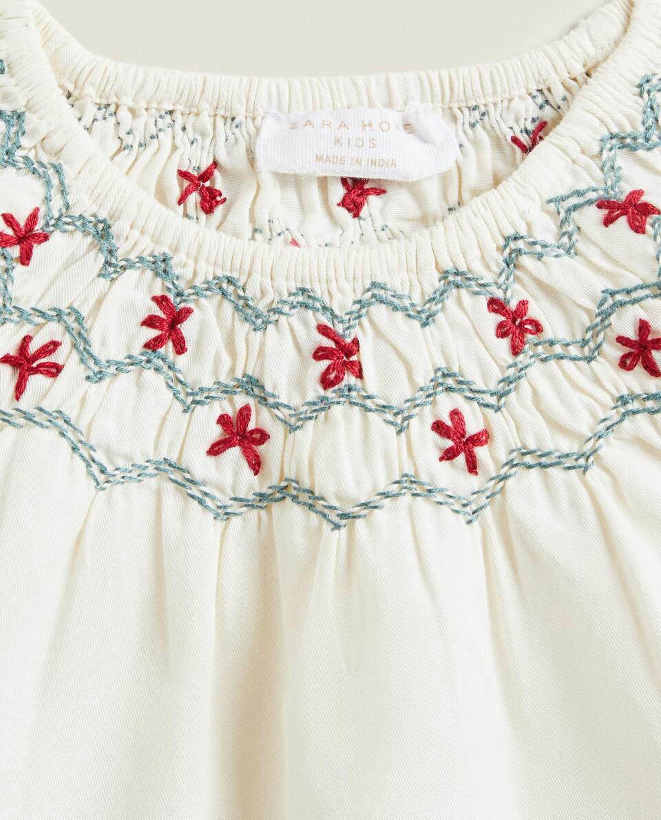 CHILDREN’S CHRISTMAS NIGHTDRESS WITH EMBROIDERED COLLAR