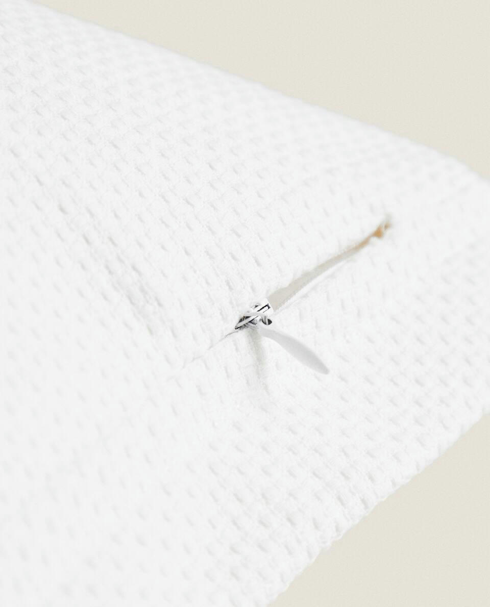 TEXTURED CUSHION COVER