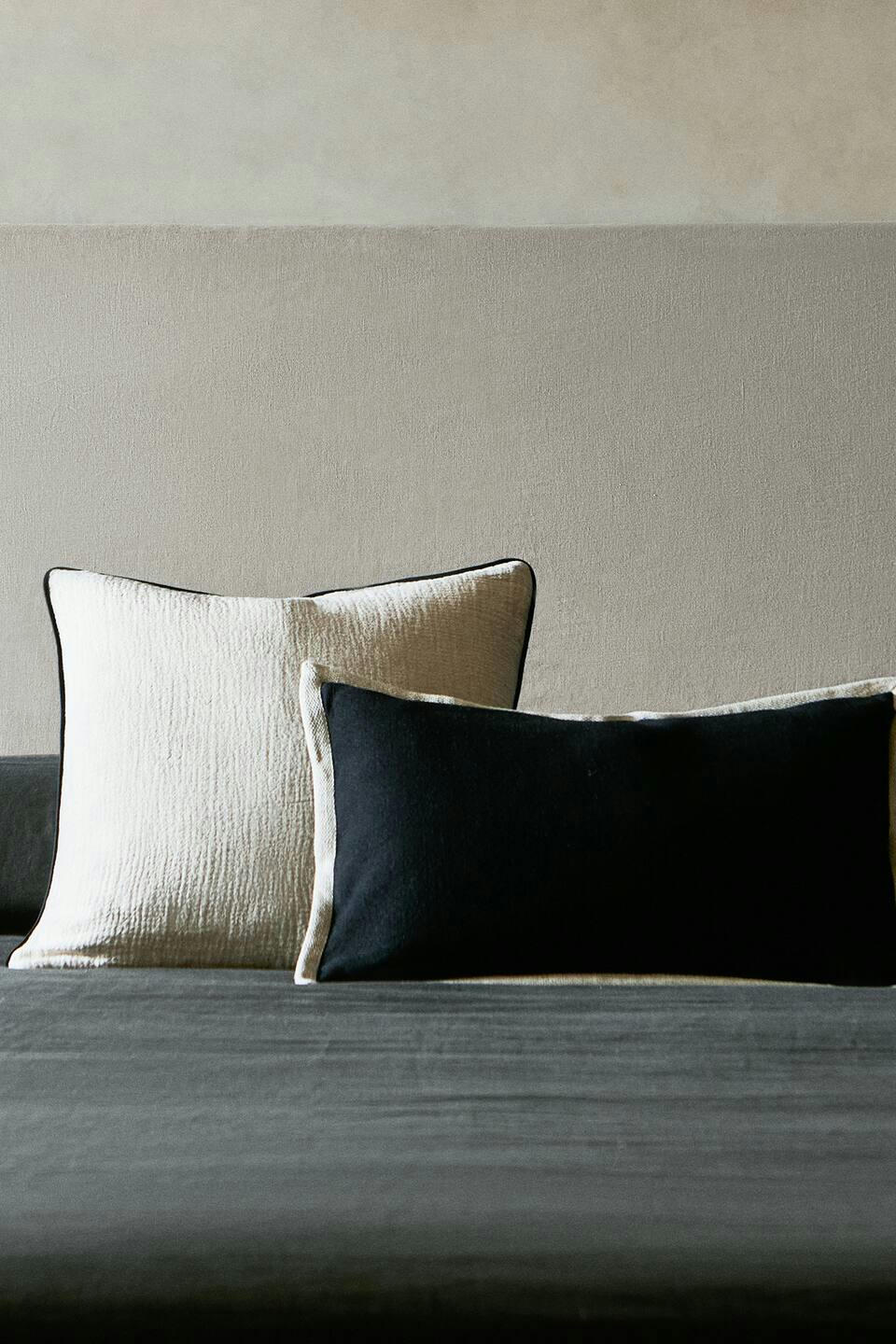 HEADBOARD WITH LINEN COVER