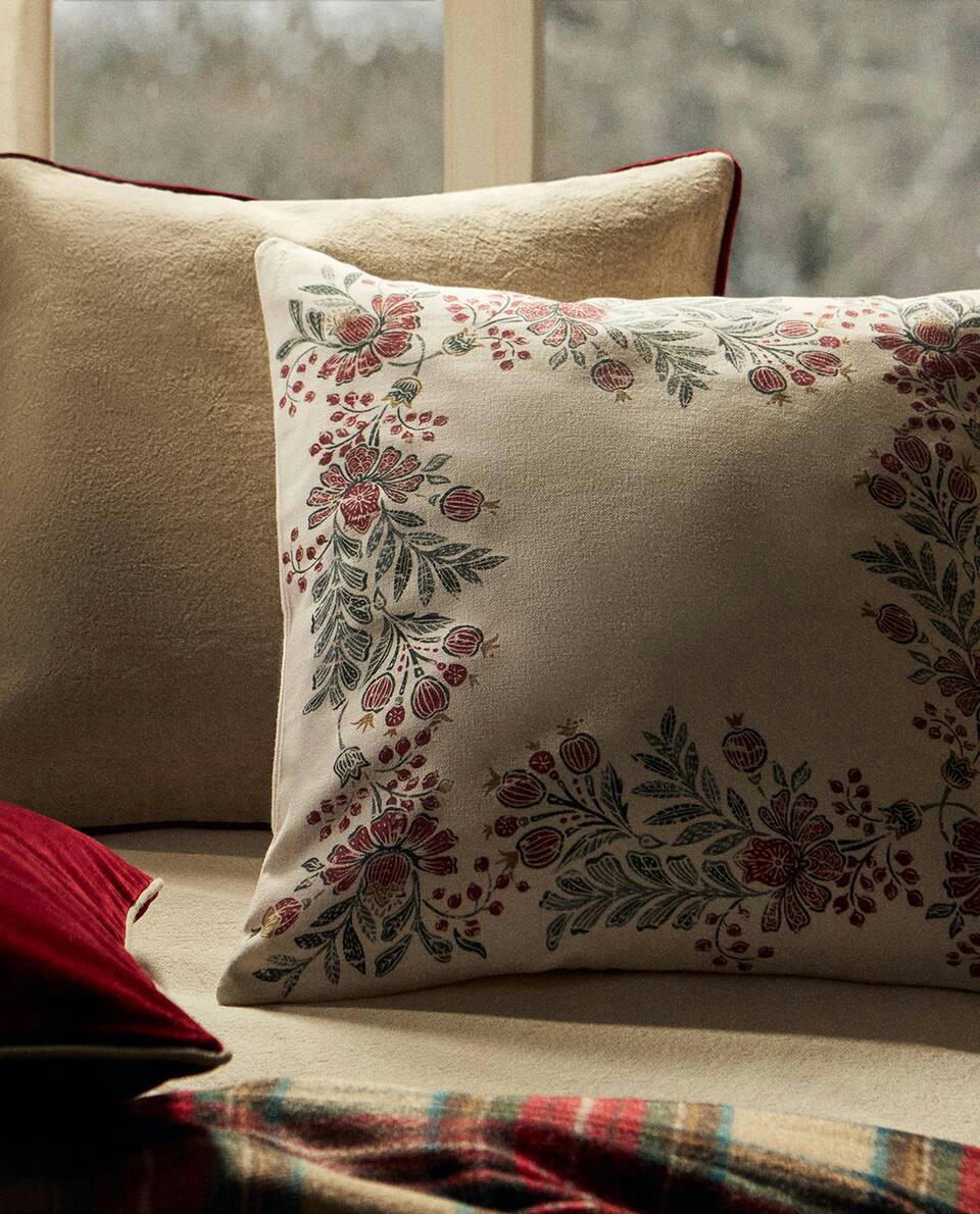 CHRISTMAS CUSHION COVER WITH BORDER
