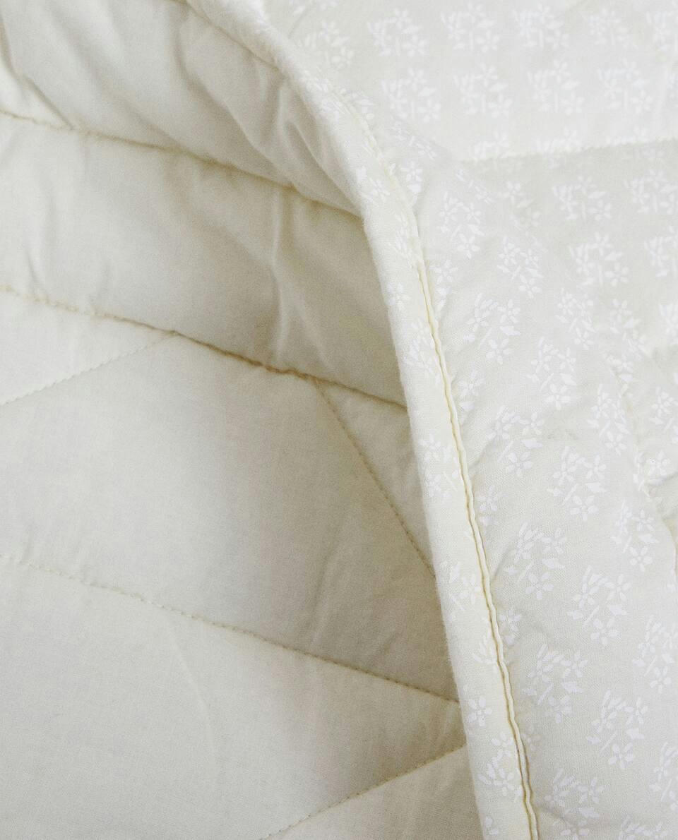 CHILDREN'S FLORAL PRINT QUILT