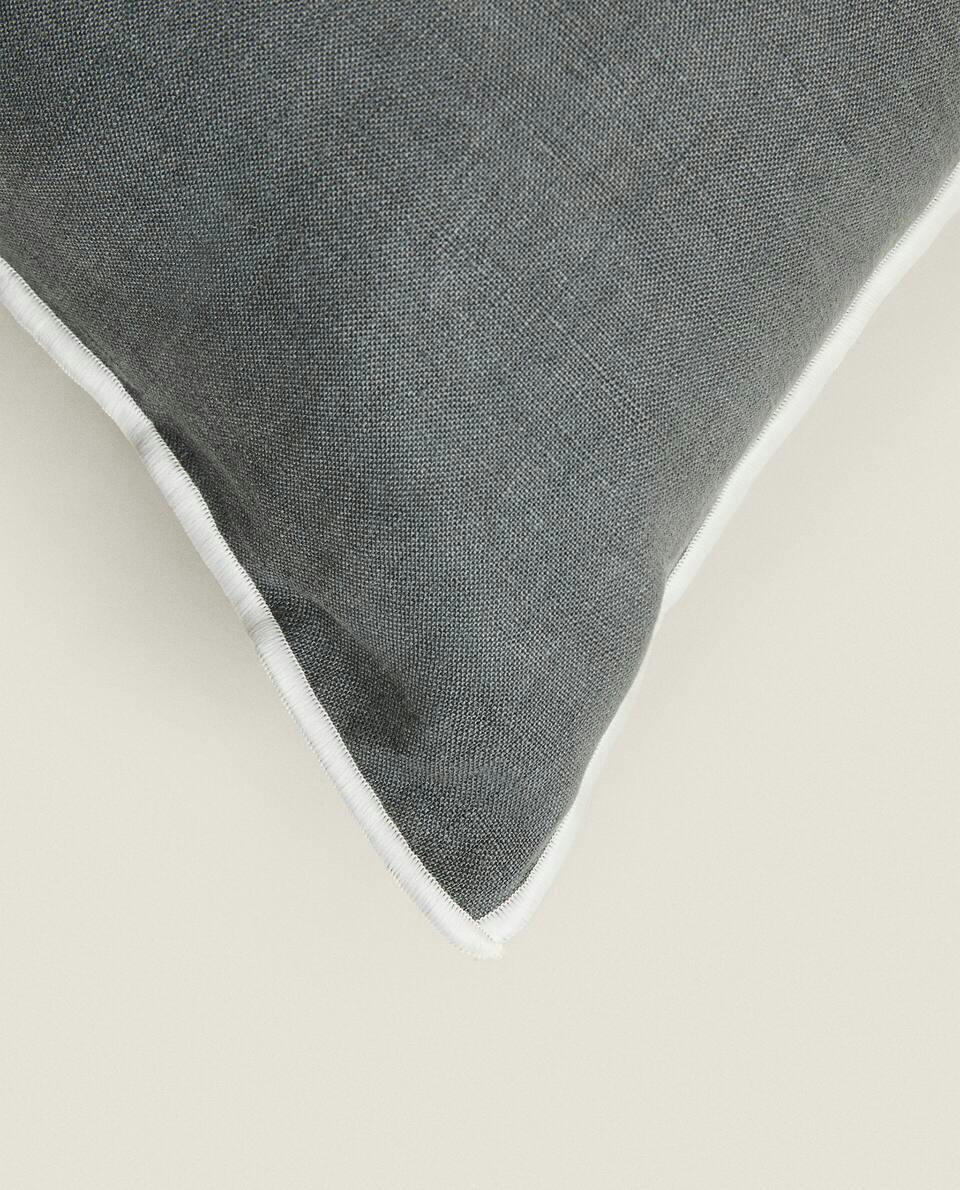 CUSHION COVER WITH OVERLOCK