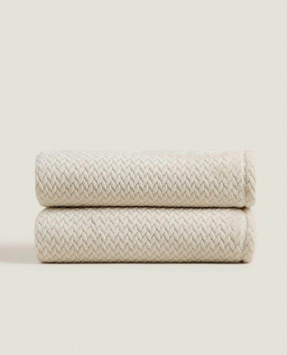 WOVEN FLEECE BLANKET