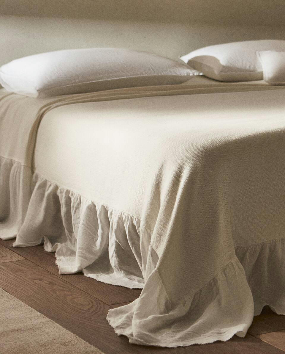 LINEN RUFFLE BEDSPREAD