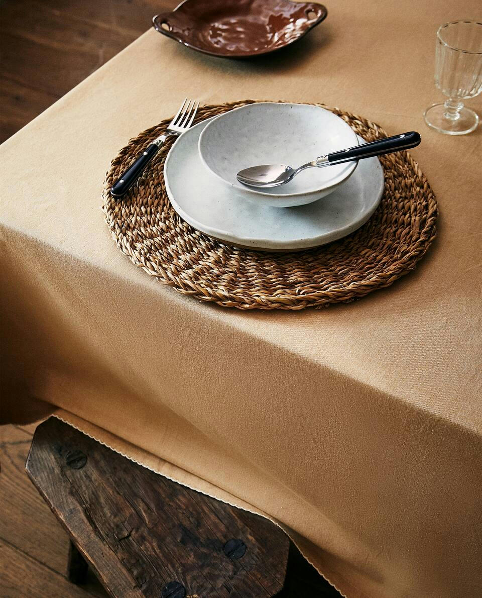 WOVEN FIBRE PLACEMAT