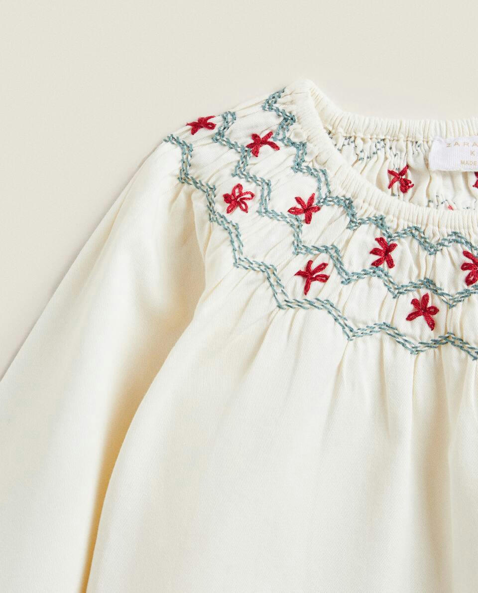 CHILDREN’S CHRISTMAS NIGHTDRESS WITH EMBROIDERED COLLAR