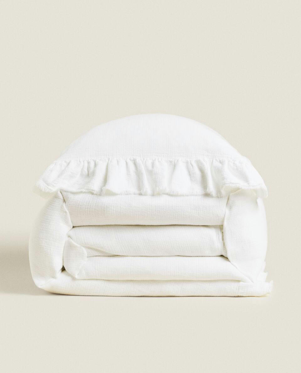 RUFFLE TRIM BEDSPREAD