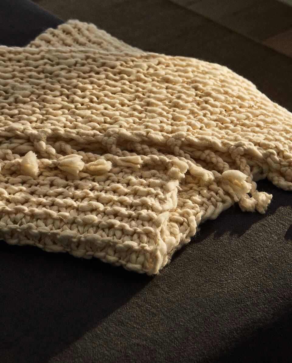 PLAIN CHUNKY KNIT BLANKET
