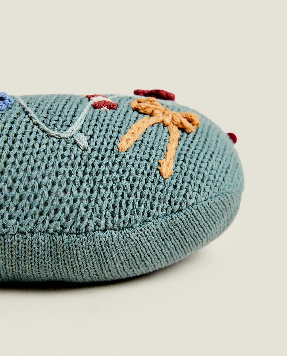 CHILDREN’S CHRISTMAS WREATH CUSHION