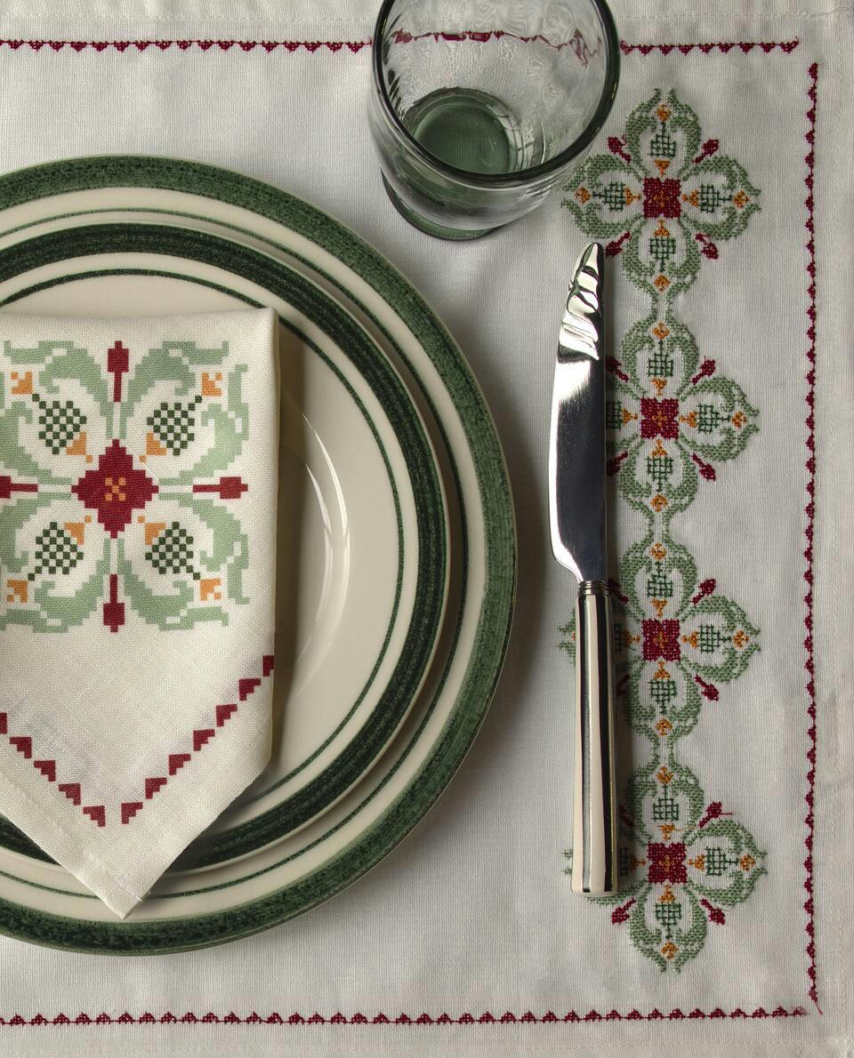 EMBROIDERED COTTON LINEN PLACEMAT