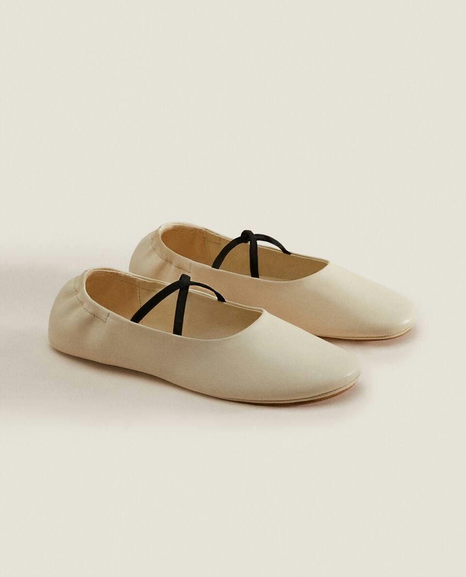 LEATHER BALLERINAS WITH A HIGH VAMP