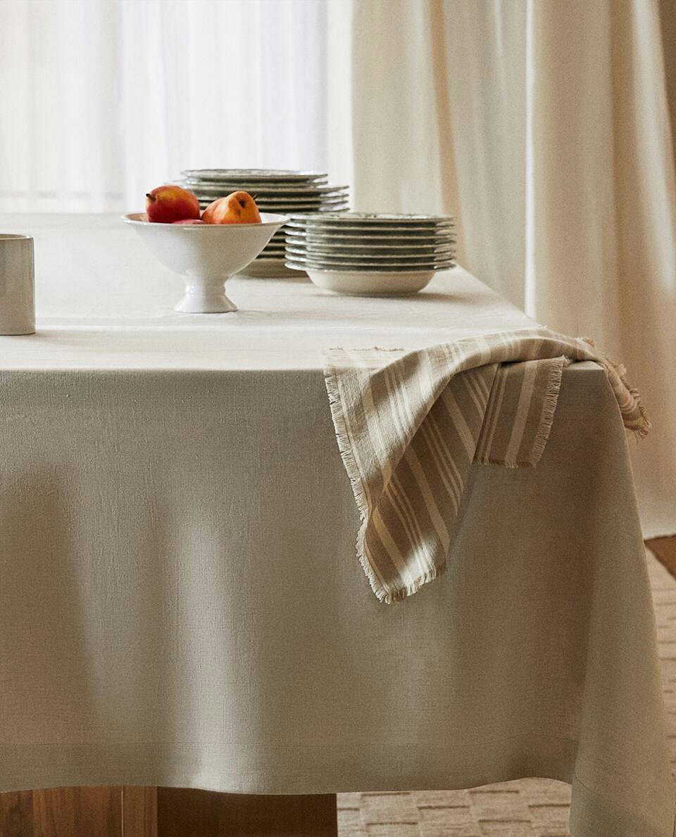 BASIC LINEN TABLECLOTH