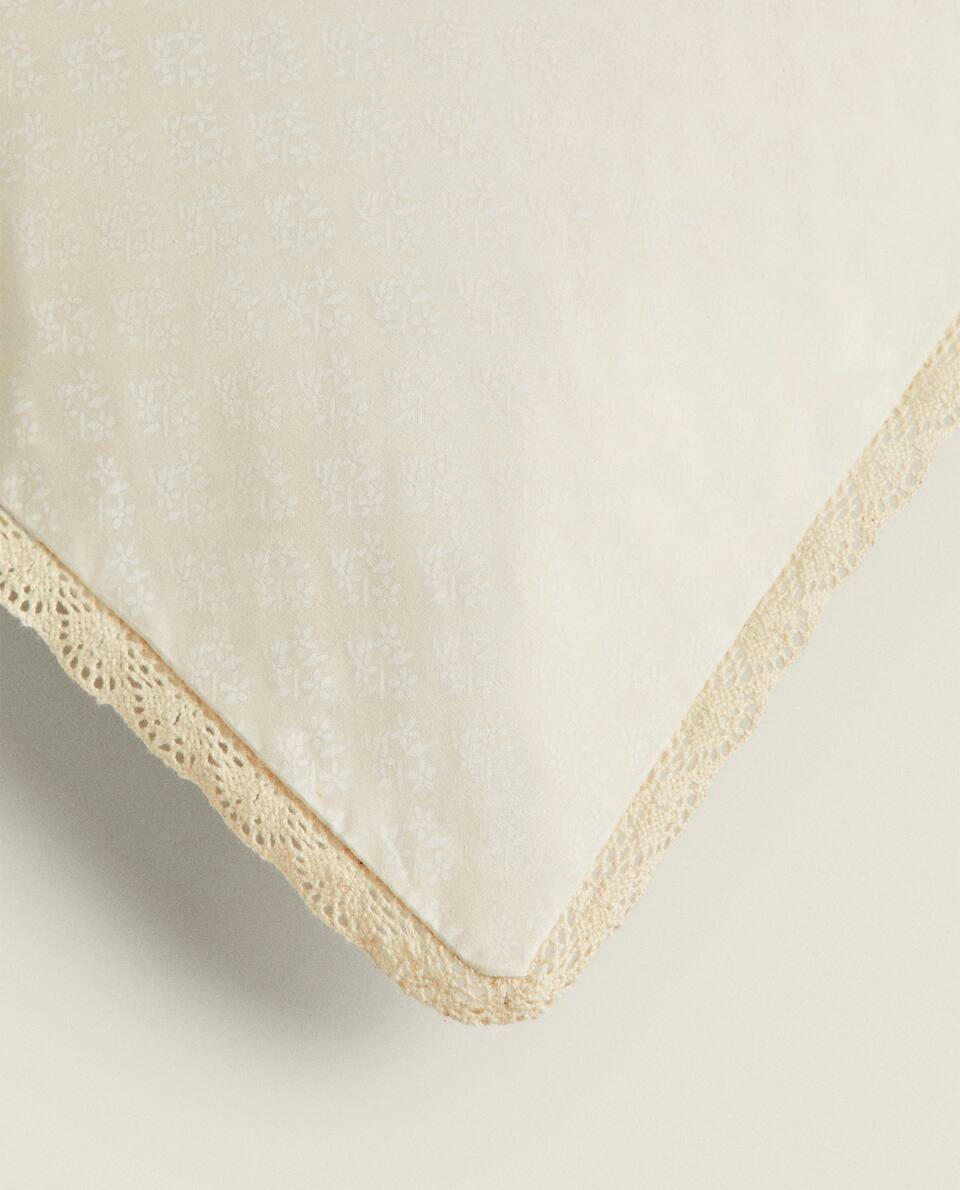 CHILDREN’S FLORAL PILLOWCASE WITH LACE TRIM