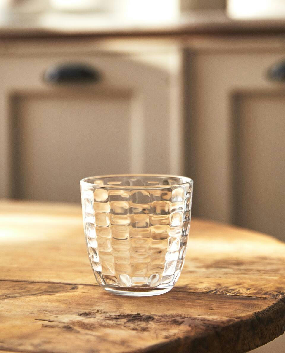 RAISED SQUARE-EFFECT TUMBLER