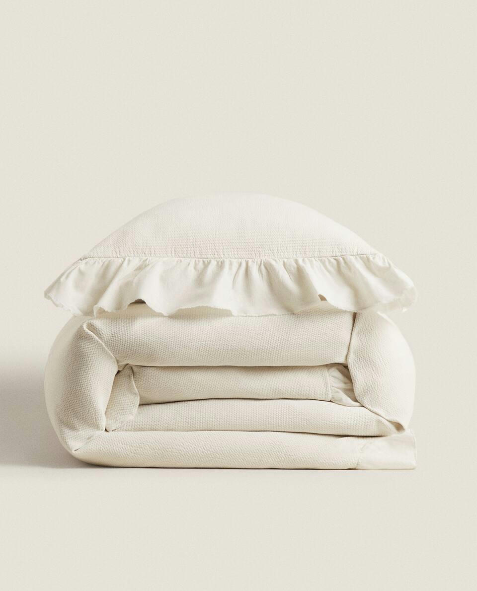 RUFFLE TRIM BEDSPREAD