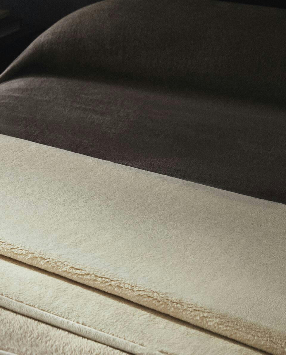 490 GSM SHORT FAUX FUR FLEECE BLANKET