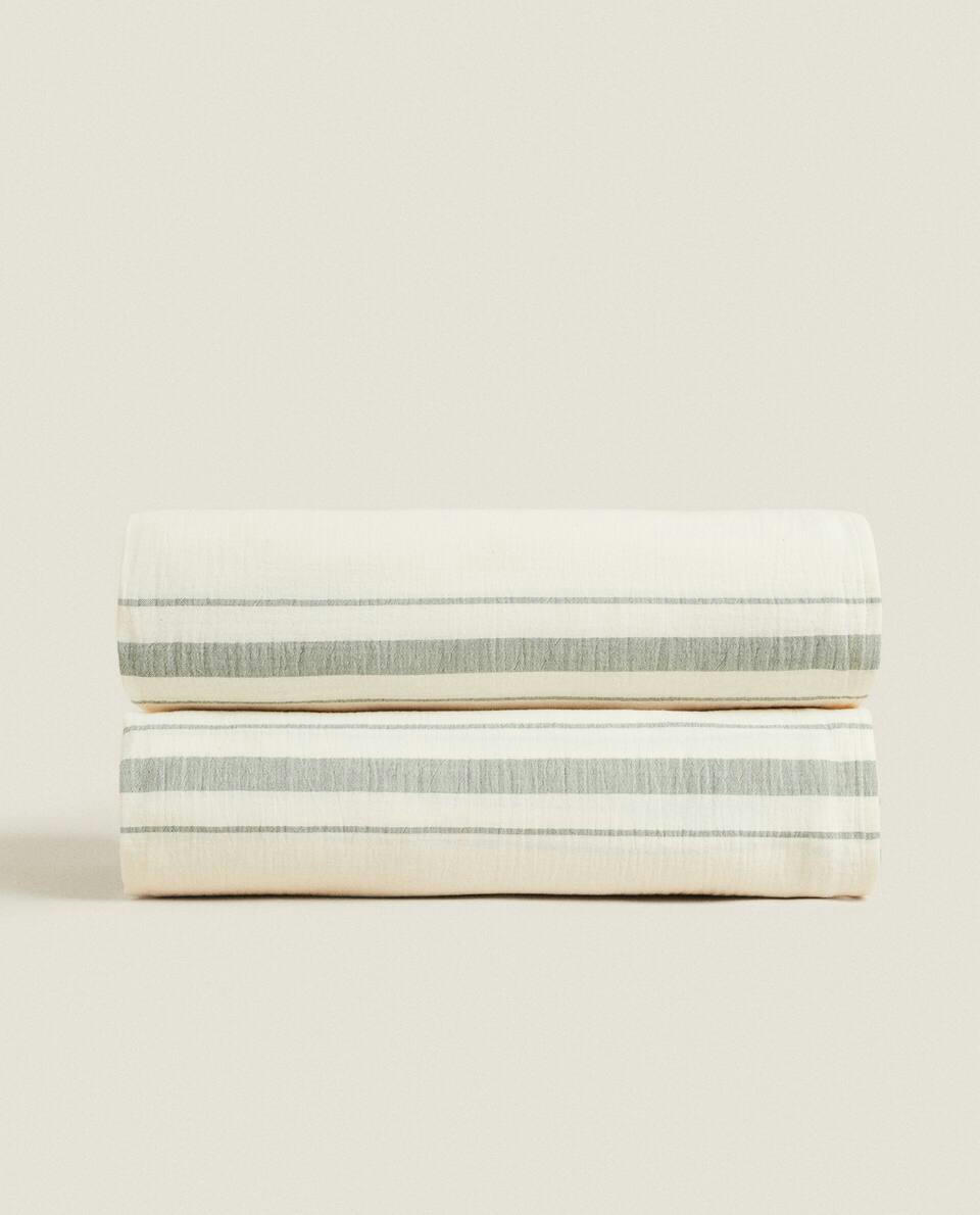 LIGHTWEIGHT STRIPED BLANKET