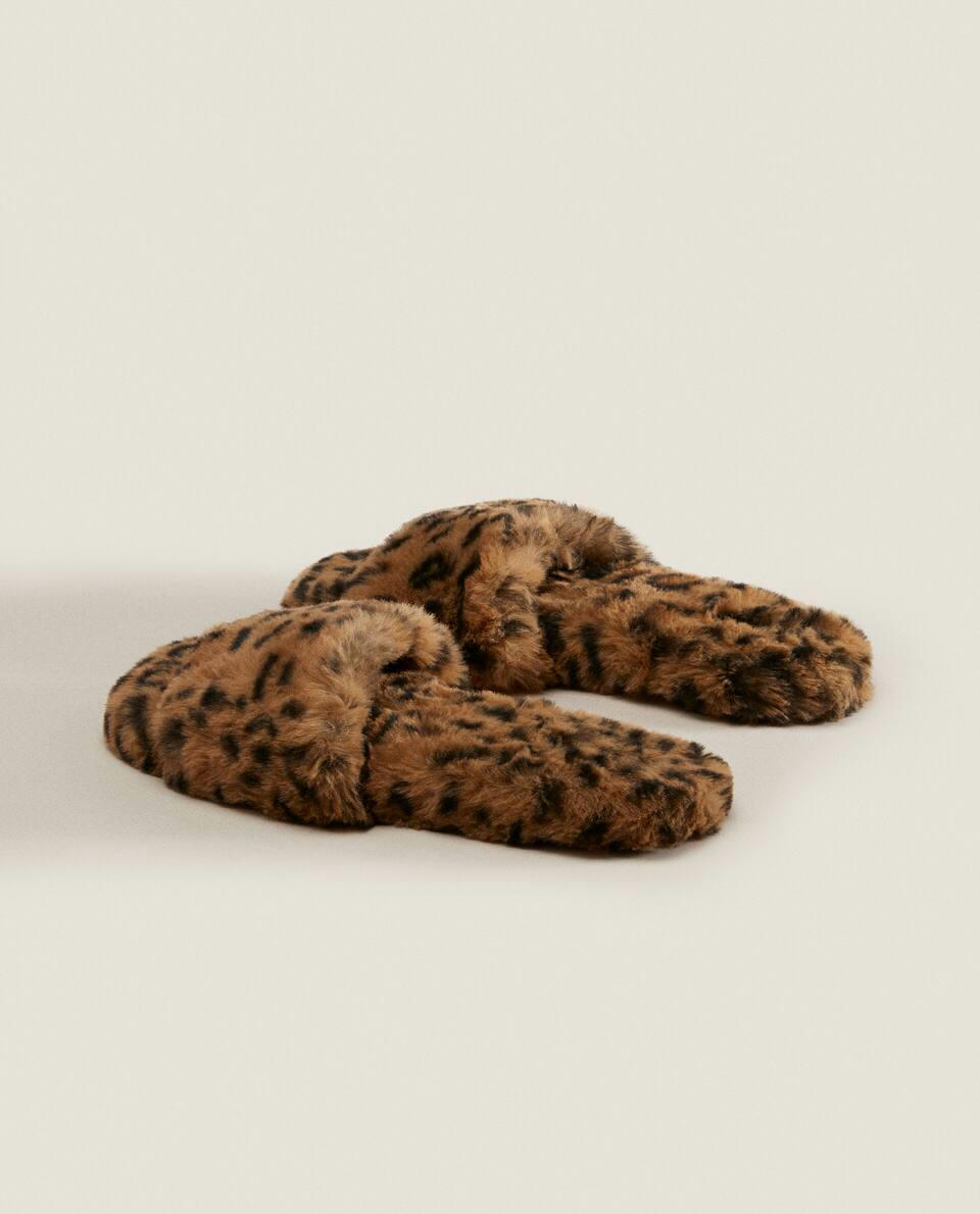 ANIMAL PRINT FAUX FUR SLIPPERS