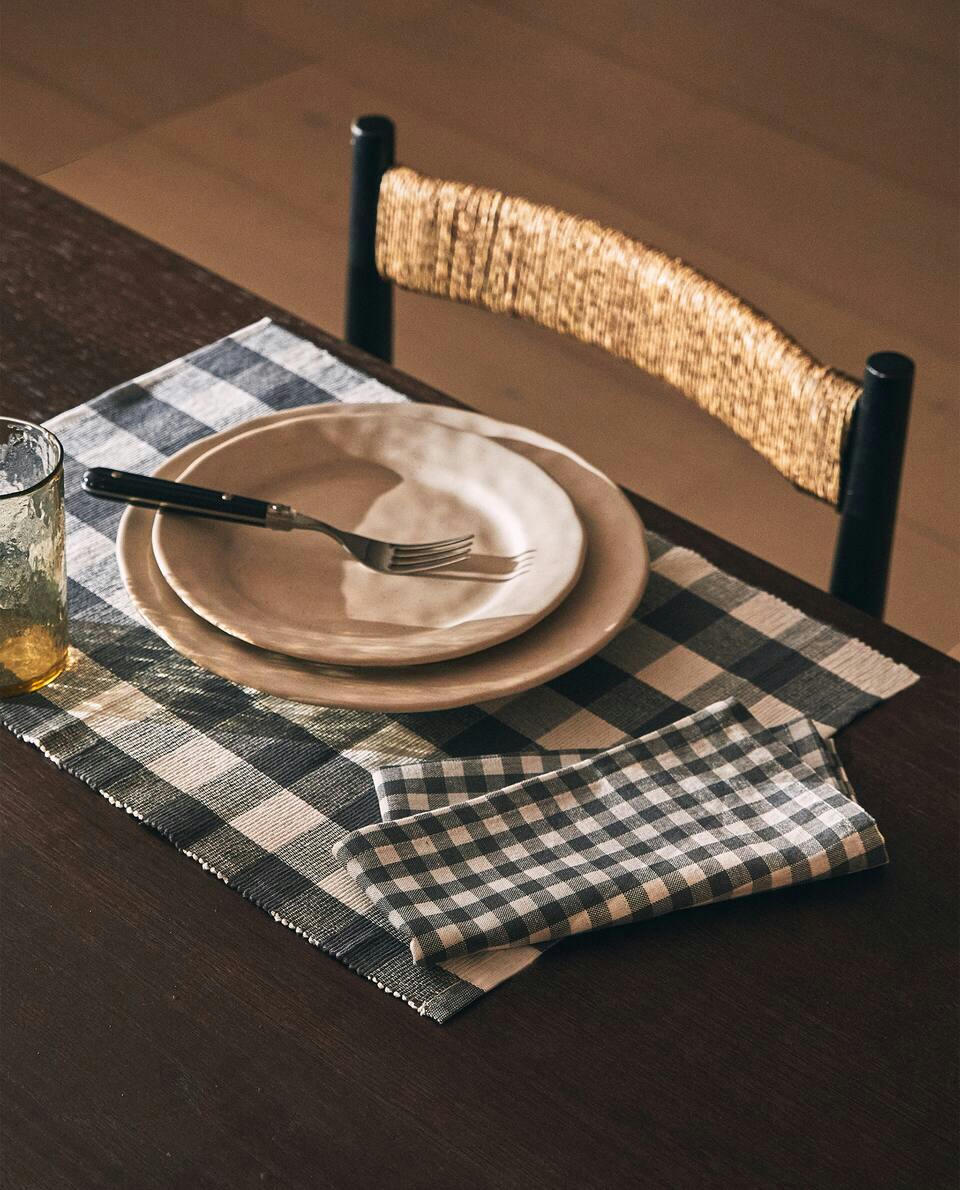 GINGHAM CHECK PLACEMAT AND NAPKIN