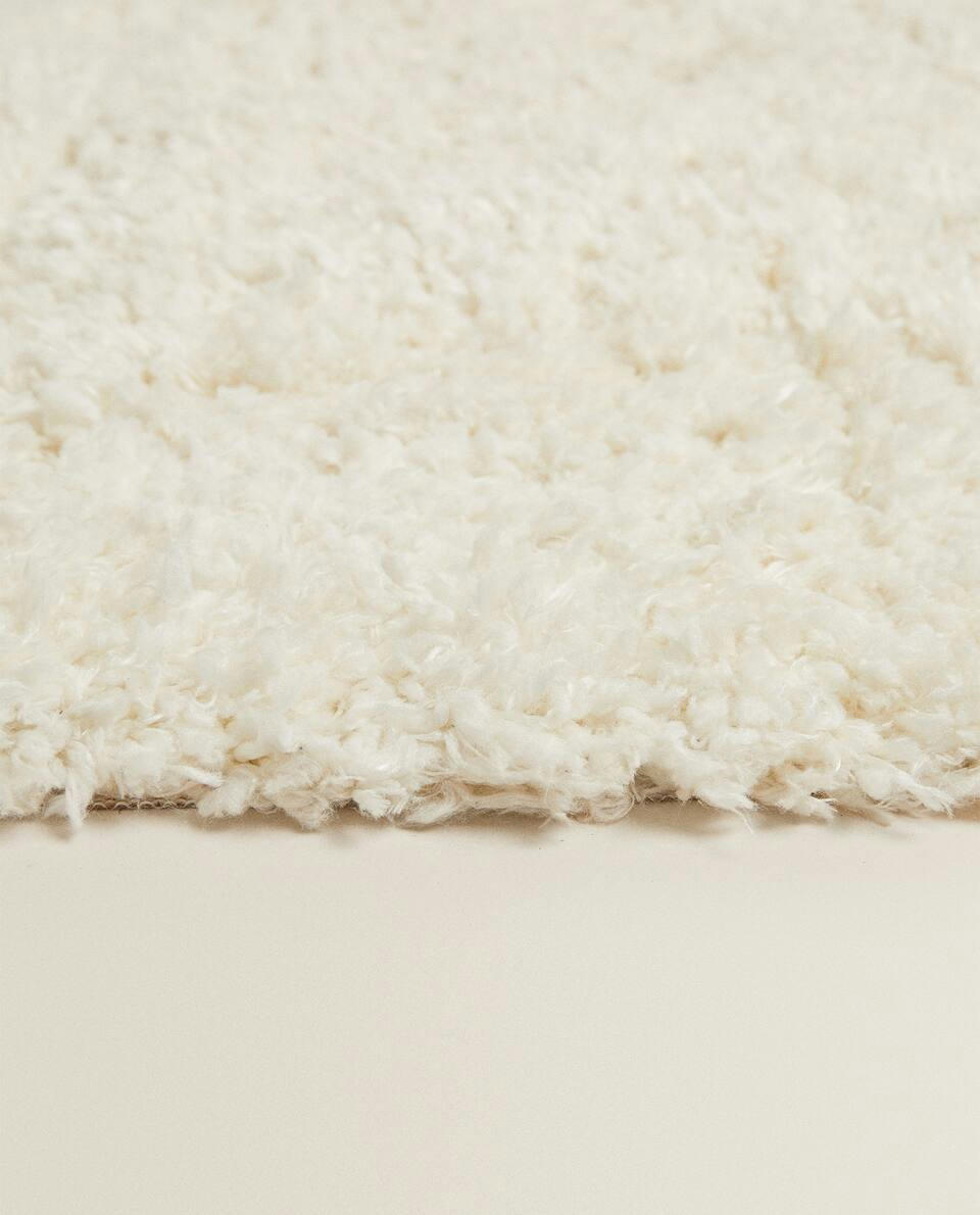 SOFT-TOUCH RUG