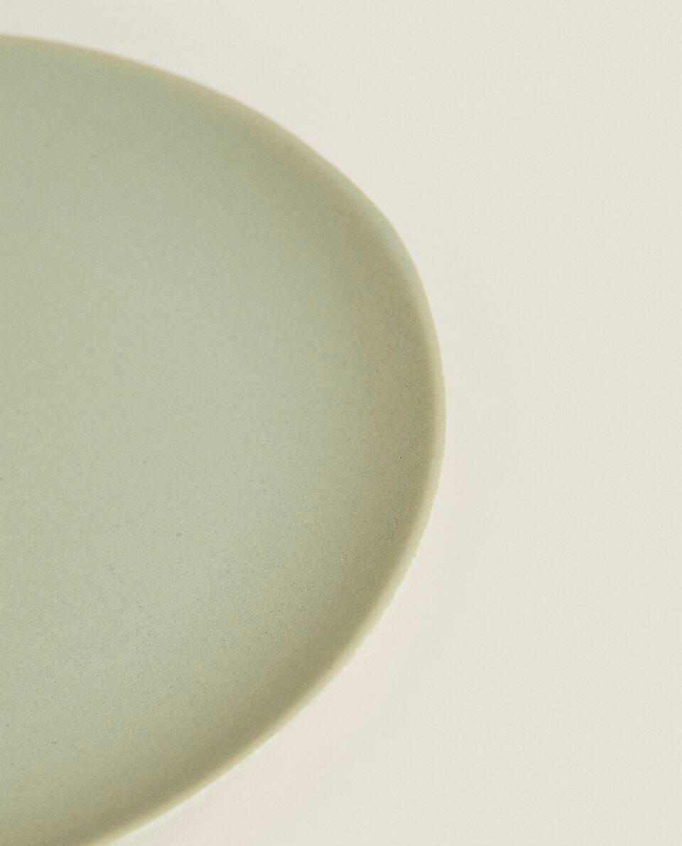 COLOURED STONEWARE TABLEWARE